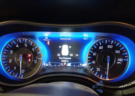 2017 Chrysler 300 Limited Awd z USA, uszkodzony, nr VIN 2C3CCARG7HH526986